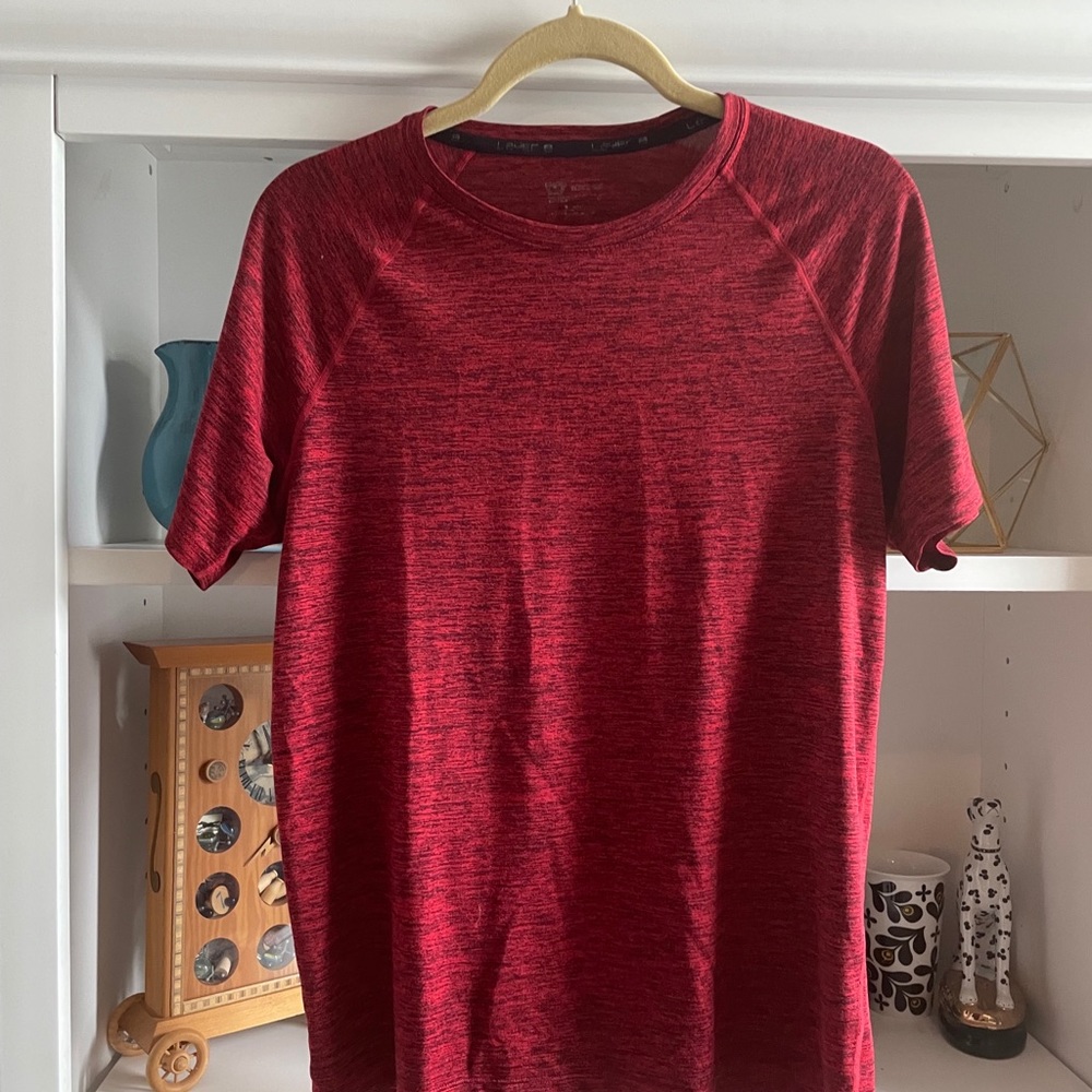Layer red marled tee